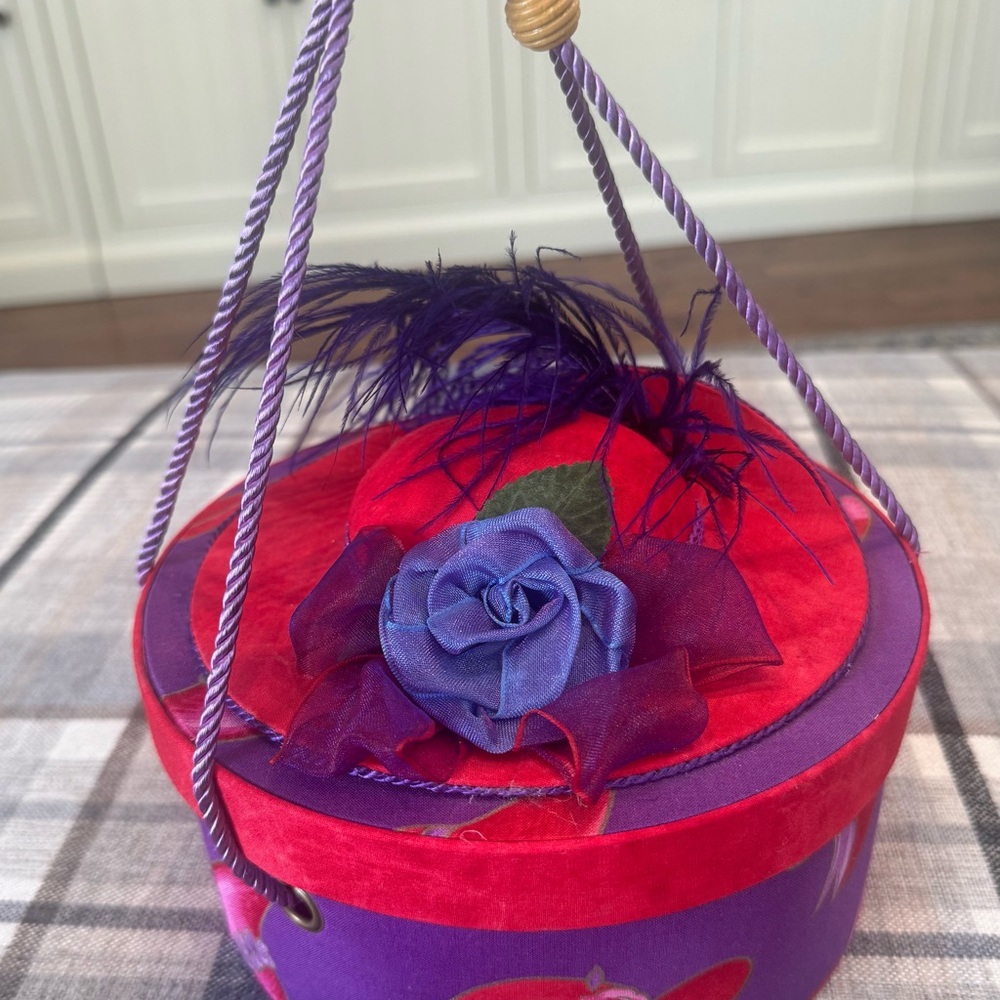 Vintage St Jane Collection by Dritz Red Hat Society Sewing box - Picture 2 of 7
